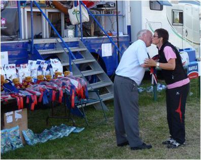 Judge Graham Partridge congratulating the winner in the French a la mode